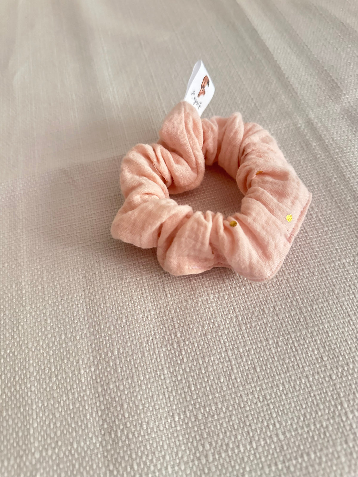 Chouchou gaze de coton rose motif pois dorée