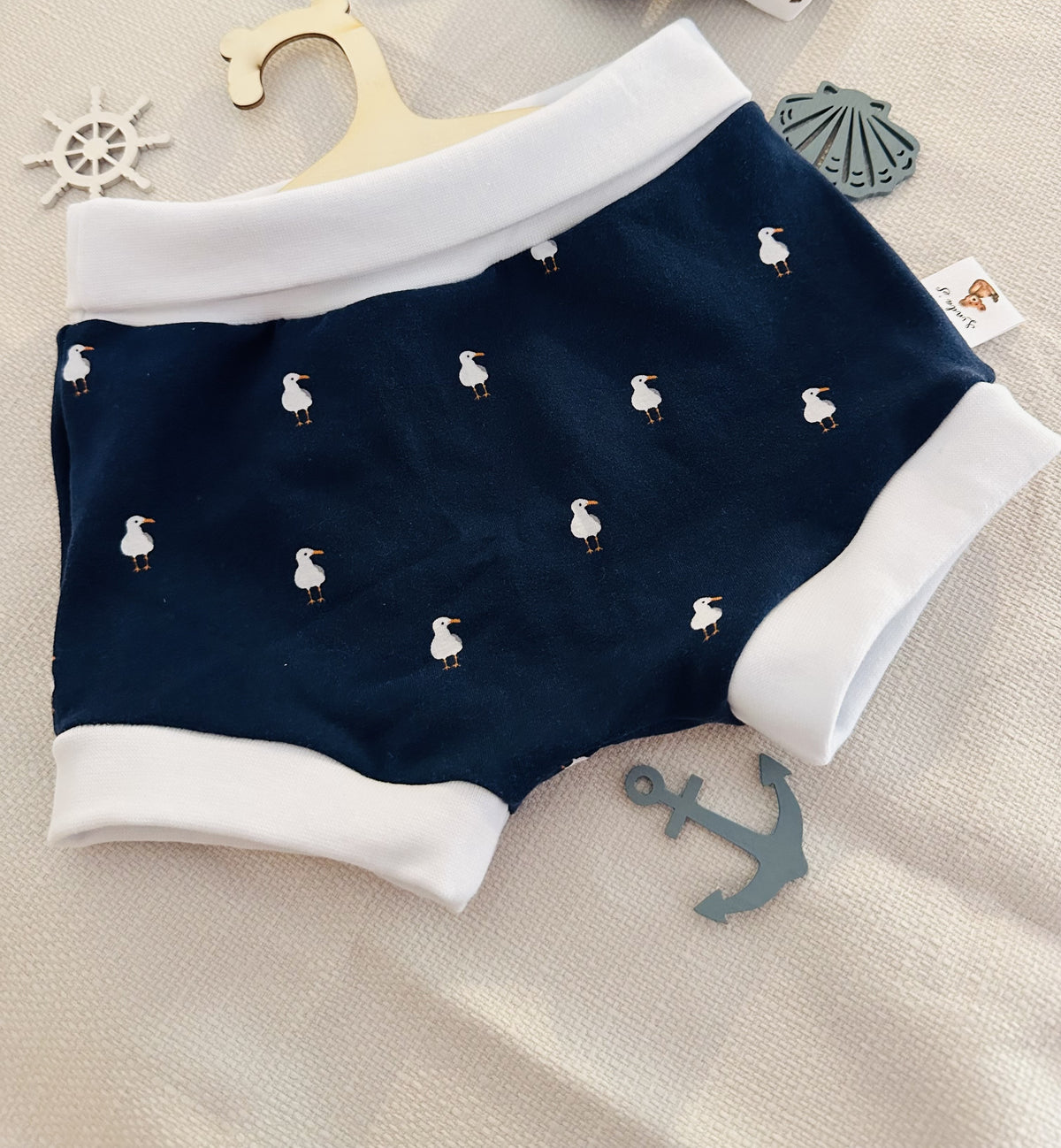 Short douceur bleu marine à motif mouette blanche