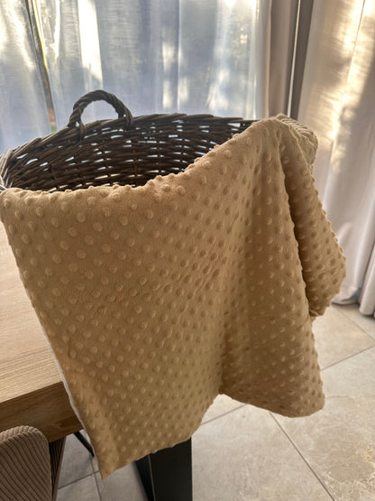 Couverture bébé en minky camel et gaze de coton blanc