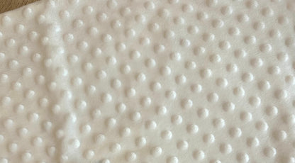 Couverture bébé en minky écru  et gaze de coton vert à motif crocodiles