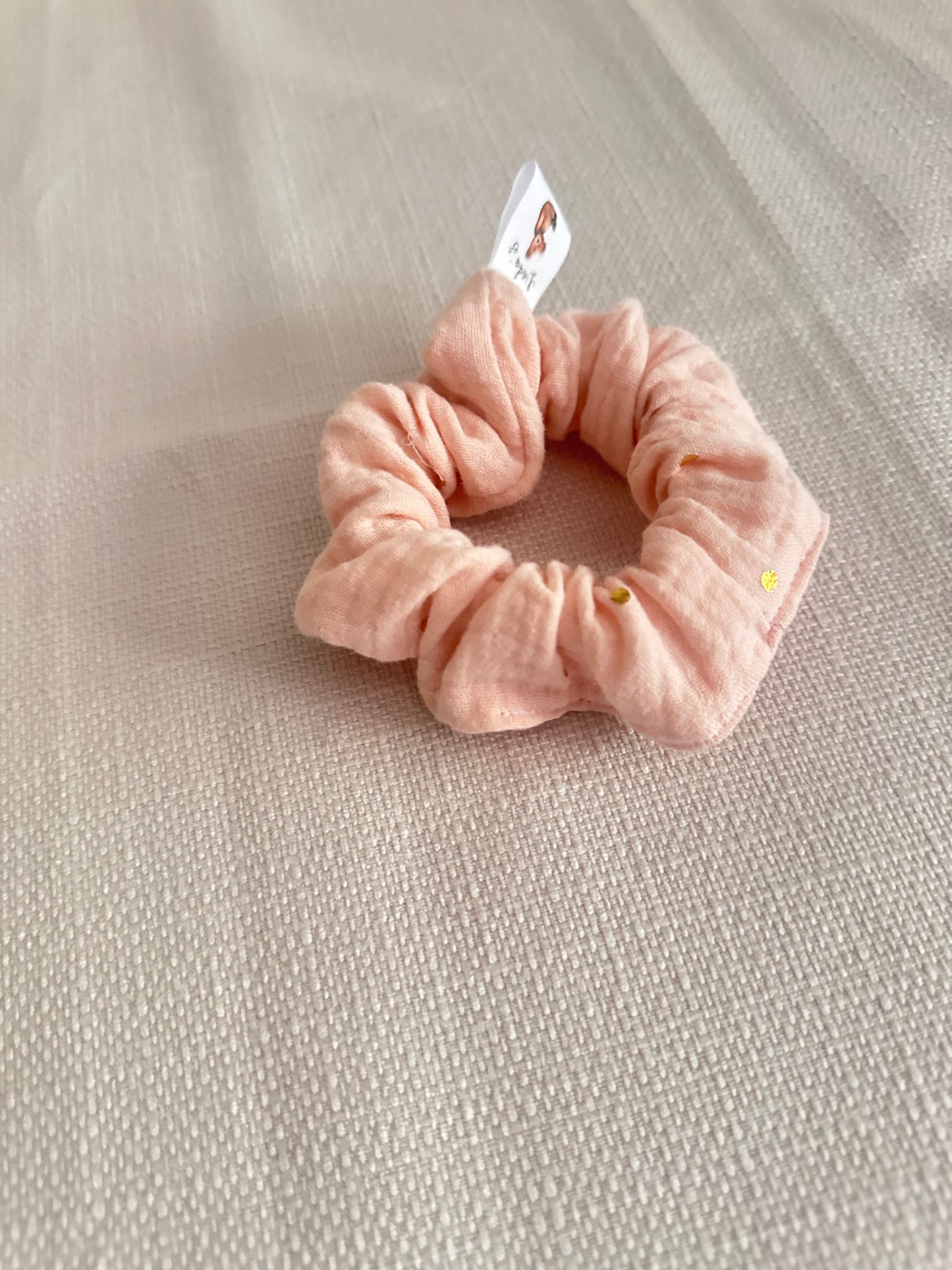 Chouchou gaze de coton rose motif pois dorée