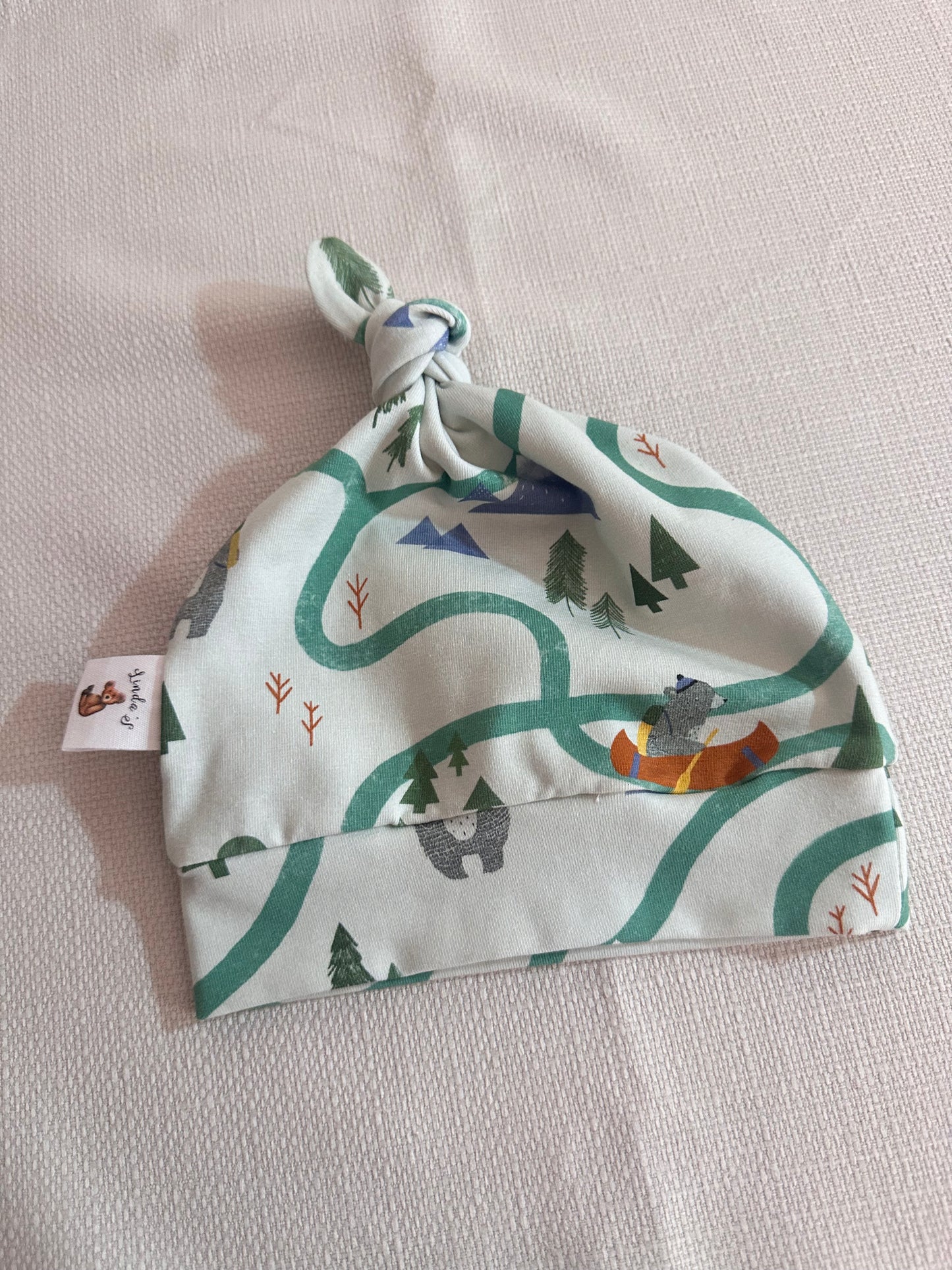 Bonnet vert à motif foret en jersey Oeko-Tex taille 3-6 mois