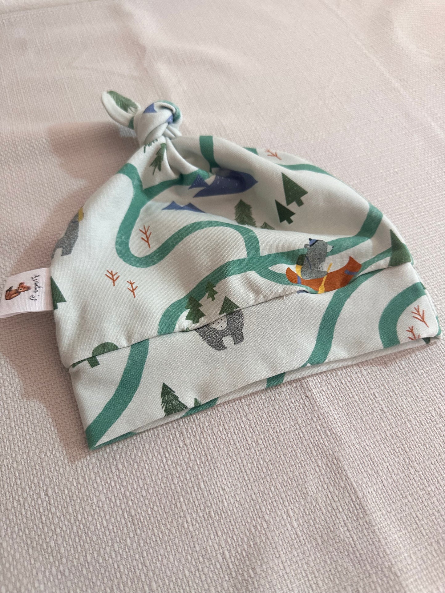 Bonnet vert à motif foret en jersey Oeko-Tex taille 3-6 mois