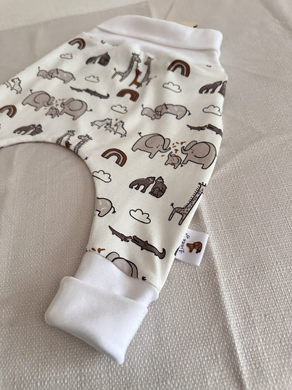 Saourel taille 6 mois à motif animaux fond blanc cassé